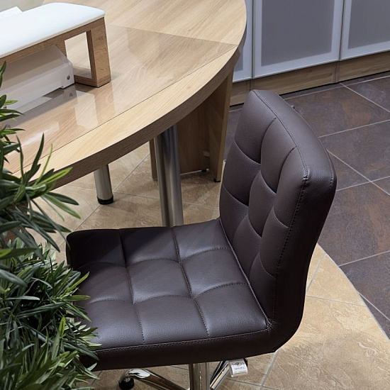 Стулья для парикмахера: Канто для парикмахера с кругом под ноги (VLK 100, квадраты) за 605 руб. Фото 6